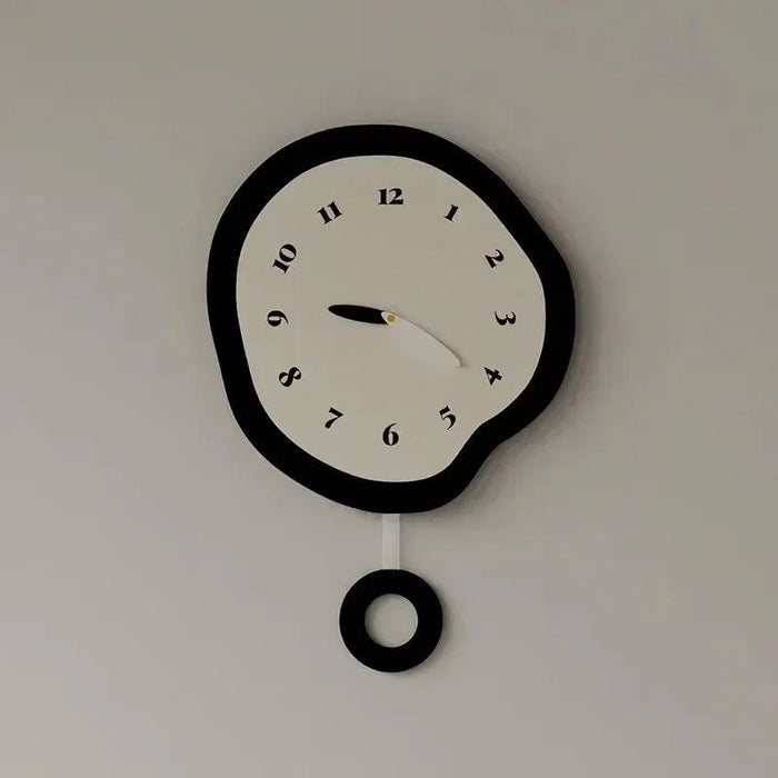 Moderne Design Wandklok met Organische Vorm en Stil Uurwerk
