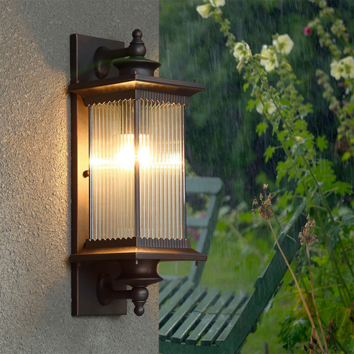 Lampada da Parete Esterna Rettangolare Classica – Design Atmosferico e Senza Tempo