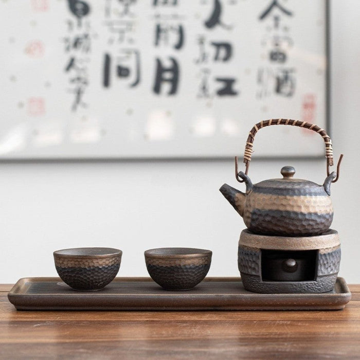 Japanilainen keraaminen teesarja lämpöpidikkeellä rauhaan ja eleganssiin