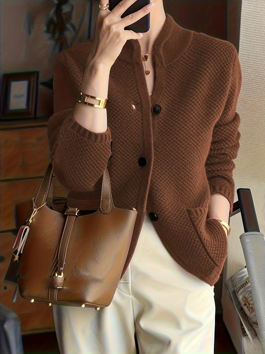 Damestriktrøje med opretstående krave – Komfortabel og tidløs