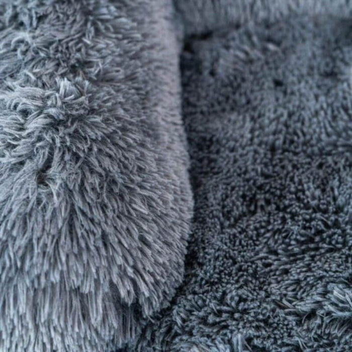 Plys hundeseng med hævede kanter – Blød komfort til hverdagens hvile