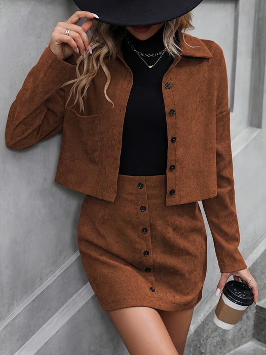 Elegante completo da donna in velluto a coste con giacca e gonna – Stile per primavera e autunno