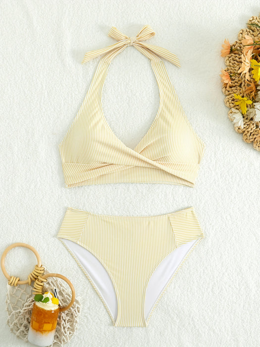Dames Bikini Set met Fijn Gestreept Halternek Design – Comfortabel en Modieus