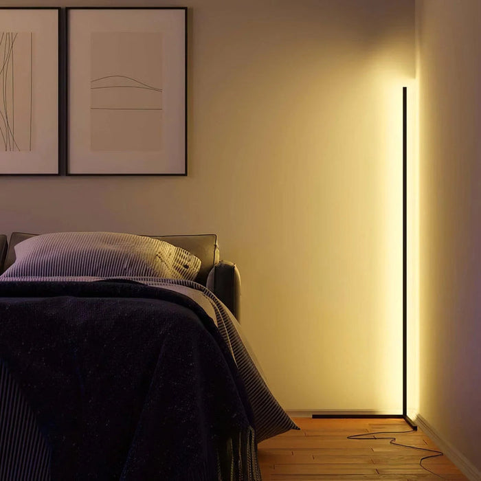 Minimalistinen LED-lattiavalaisin himmennettävillä valoasetuksilla ja modernilla lineaarisella muotoilulla