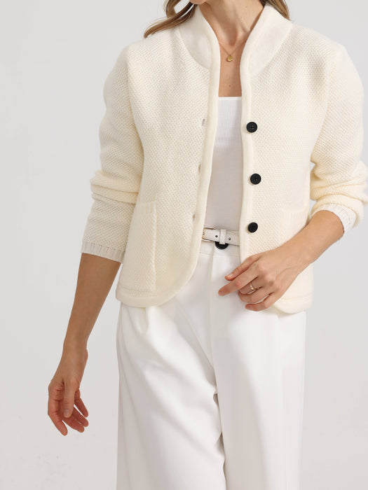 Damestriktrøje med opretstående krave – Komfortabel og tidløs