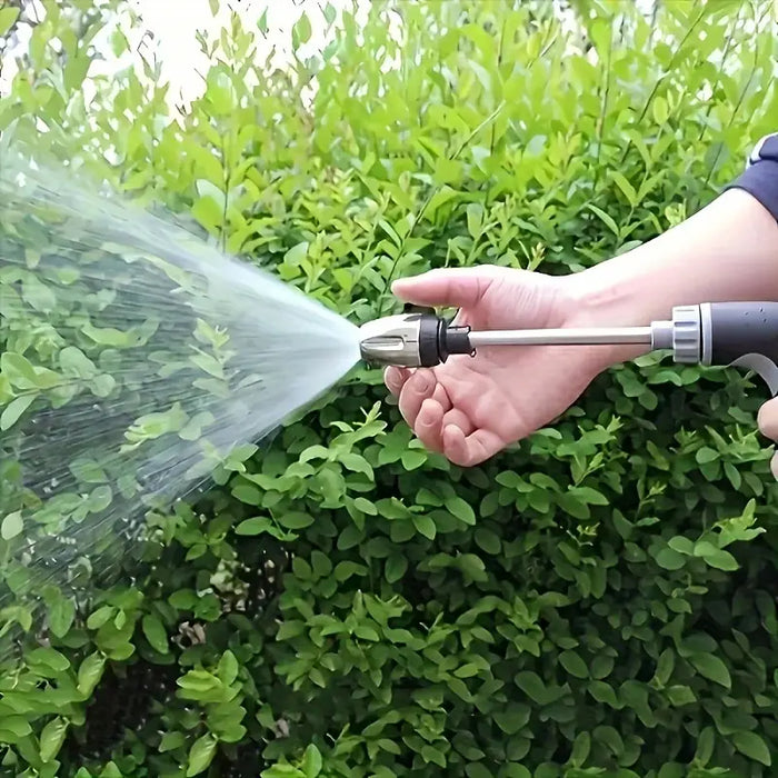 Korkeapainepesuri auton puhdistukseen, puutarhan siivoukseen ja terassin huoltoon