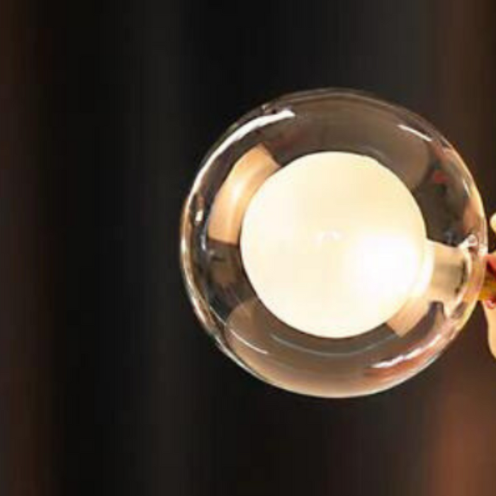 Konstnärlig bordslampa med figurer – Unik, lekfull och stämningsfull