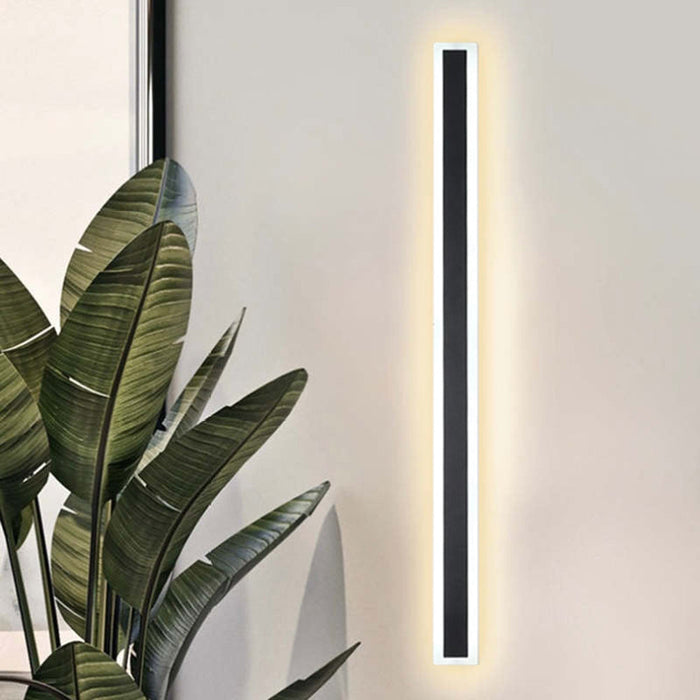 LumiLine Buitenlamp – Minimalistisch Design met Warm Licht