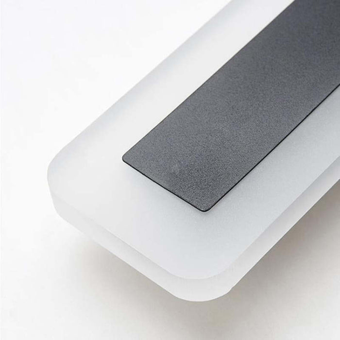 LumiLine Buitenlamp – Minimalistisch Design met Warm Licht