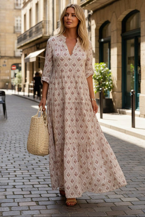 Elegante Maxi-mekko, jossa laskeutuva istuvuus kesäisiin ja tyylikkäisiin päiviin