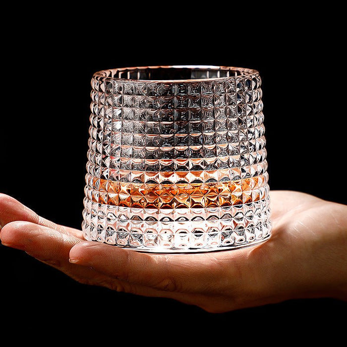 Roterande whiskeyglas i kristallglas med geometrisk design