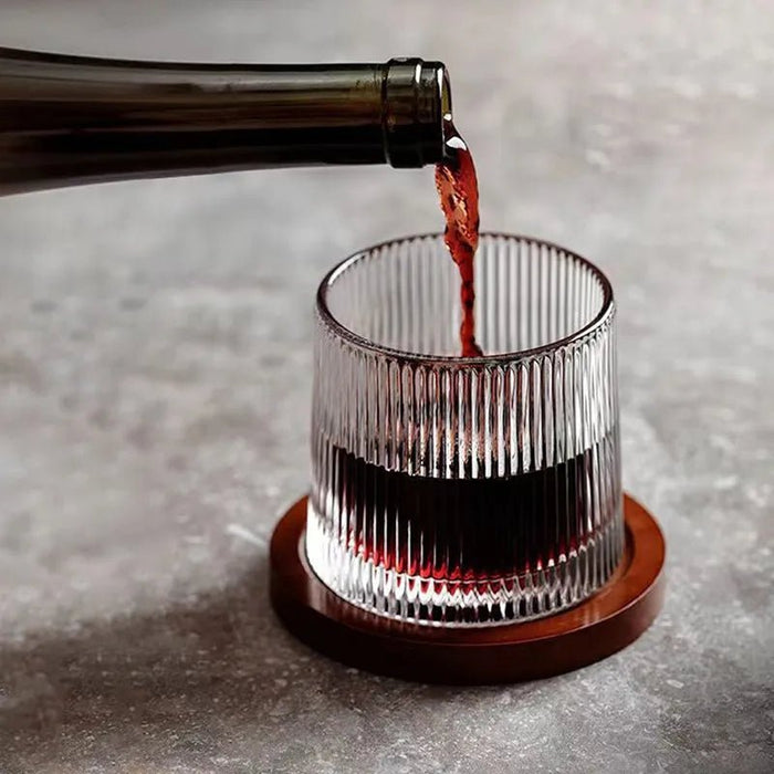 Roterande whiskeyglas i kristallglas med geometrisk design