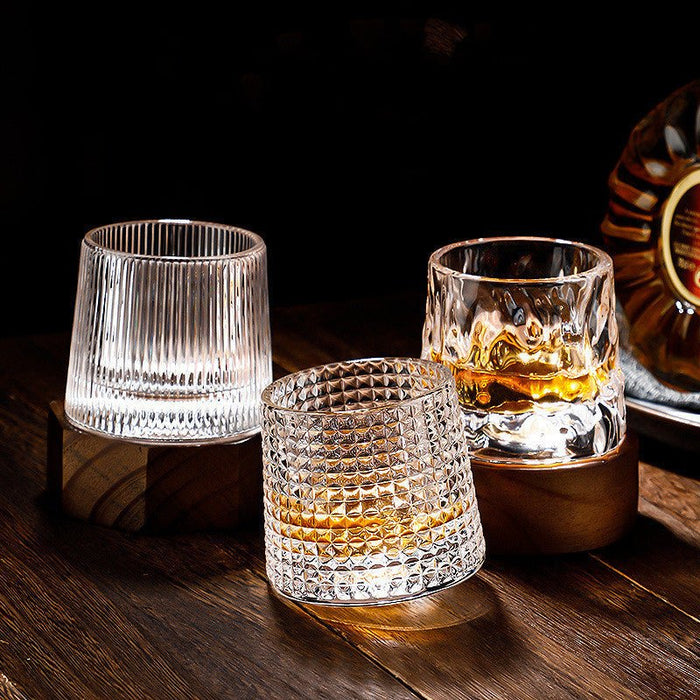 Roterande whiskeyglas i kristallglas med geometrisk design