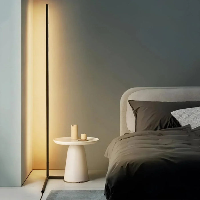 Minimalistinen LED-lattiavalaisin himmennettävillä valoasetuksilla ja modernilla lineaarisella muotoilulla