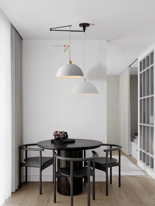 Moderne loftslampe med justerbare lysarme til fleksibel belysning