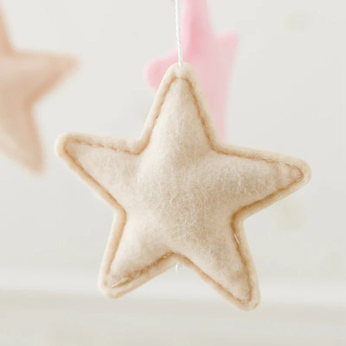 Houten Wiegmobiel met Vilten Beertjes – Rustgevend en Stijlvol Baby Accessoire