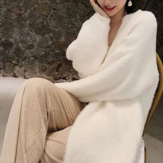 Lange Fluffy Cardigan voor Dames – Zachte Kasmiermix in Neutrale Tint