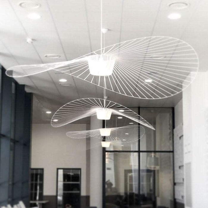 Design-riippuvalaisin aaltoilevalla rakenteella ja säädettävällä johdolla