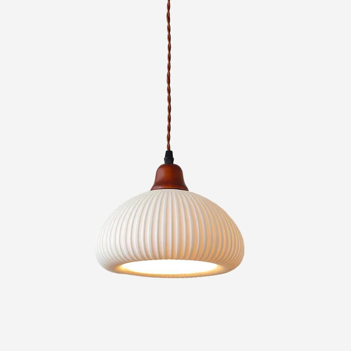 Keramische Hanglamp met Geribbeld Design en Houten Details voor Sfeervolle Verlichting