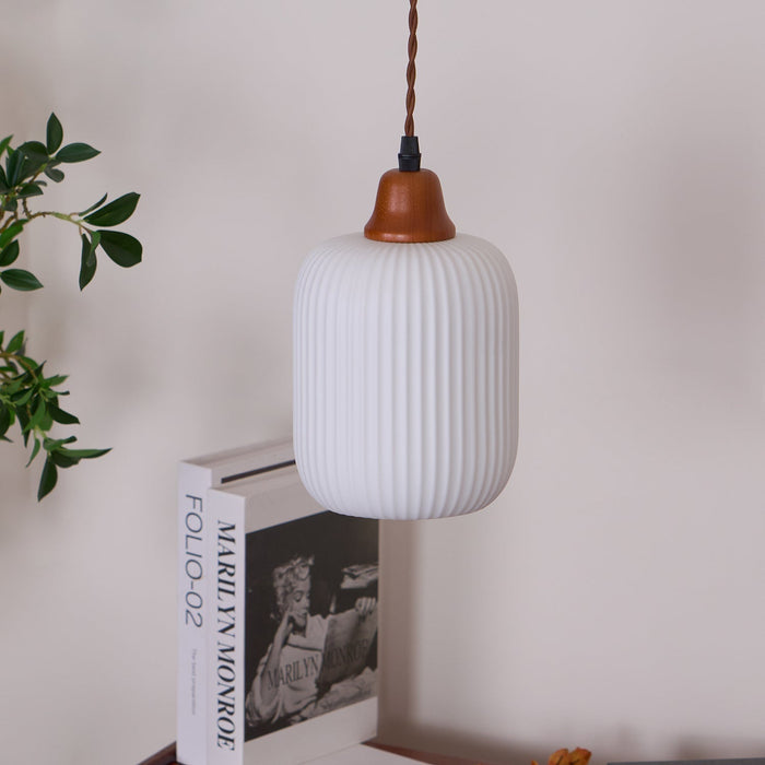 Keramische Hanglamp met Geribbeld Design en Houten Details voor Sfeervolle Verlichting