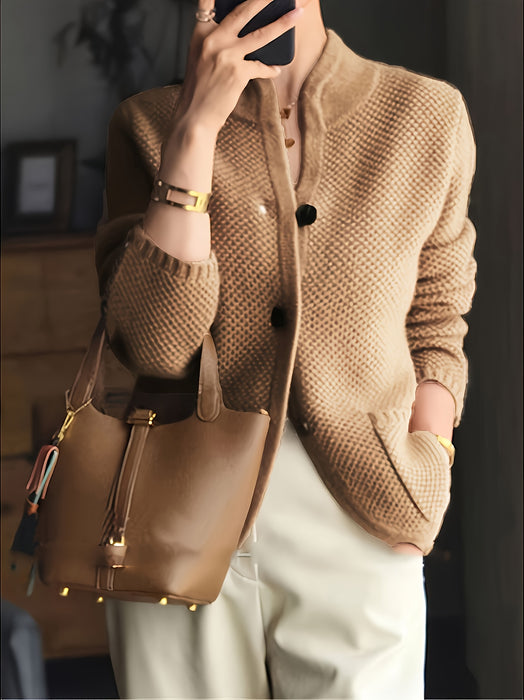 Damestriktrøje med opretstående krave – Komfortabel og tidløs