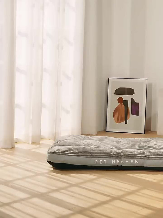 Lit confortable pour chiens avec surface nervurée et dessous antidérapant