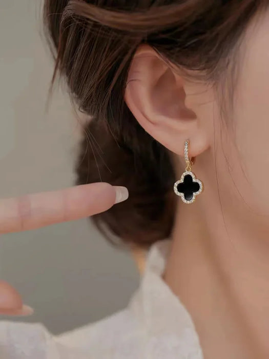 Geluks Klaverblad Oorbellen – Elegant en Tijdloos