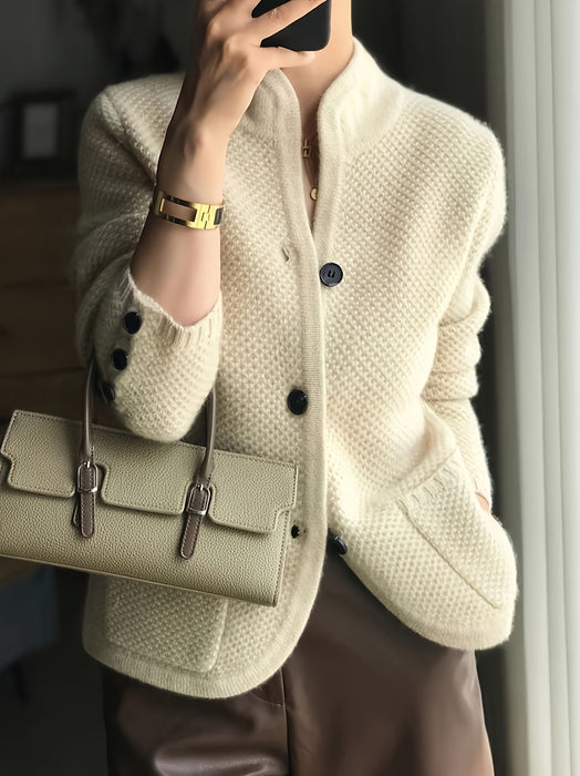 Damestriktrøje med opretstående krave – Komfortabel og tidløs