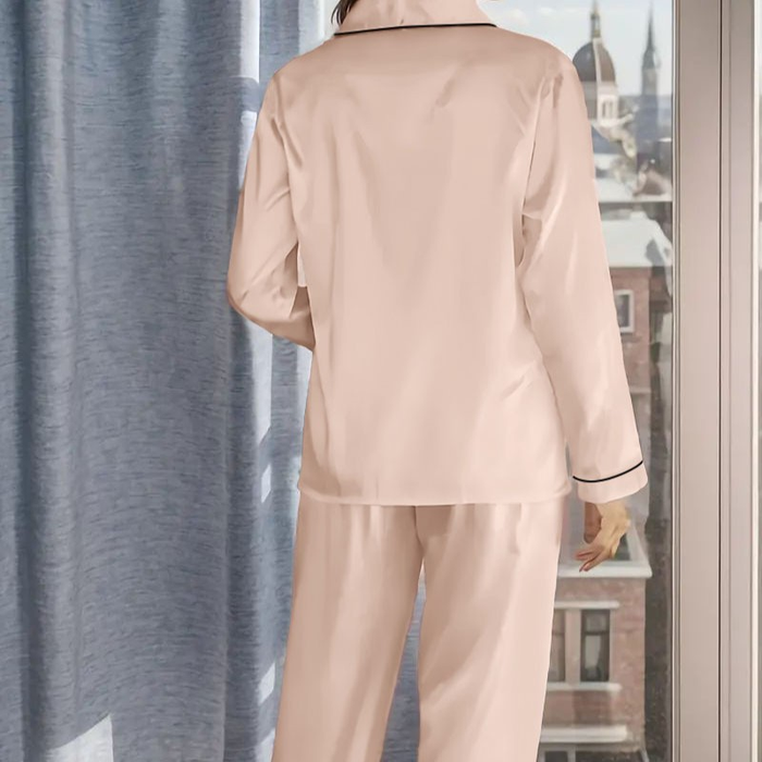 Naisten satiininen pyjamapuku pehmeällä kiillolla ja mukavalla istuvuudella