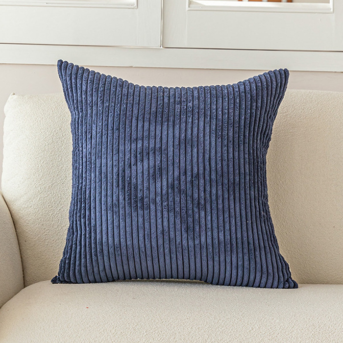 Fløjlsbetræk med lodrette riller til tidløs indretningsstil