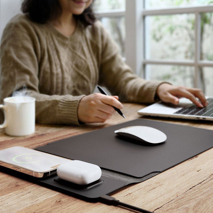 PowerDesk Sleeve – Slimme Laptophoes met Draadloze Oplaadfunctie