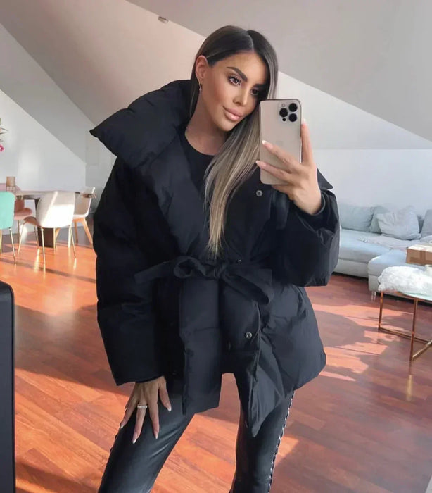 Dames Gewatteerde Winterjas met Ceintuur en Opstaande Kraag – Warm en Stijlvol