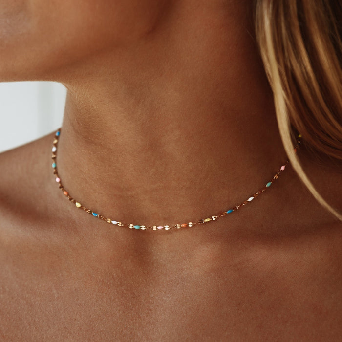 Soléna Choker – Subtiele Kleurenpracht met Verfijnde Details