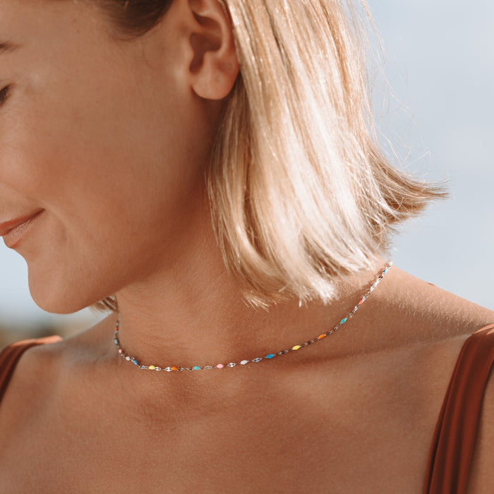 Soléna Choker – Subtiele Kleurenpracht met Verfijnde Details